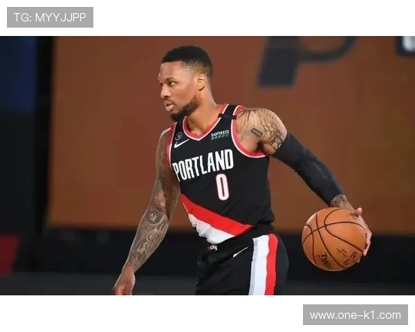 利拉德利用挡拆突破解锁高效得分，关键时刻拉开对阵库里的差距