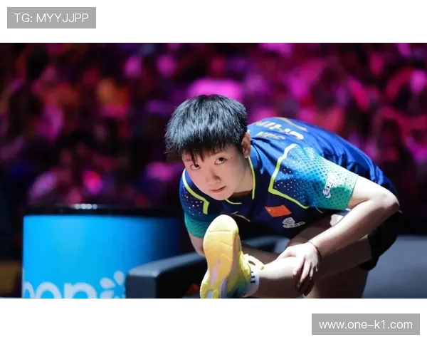 孙颖莎的行李箱里塞了20双球鞋，日常穿搭全是队服？