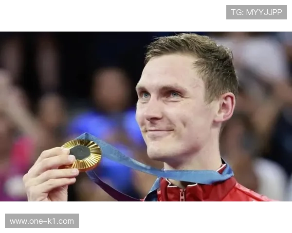 安赛龙每天吃牛排配蛋白粉，自律到连周末都像在拍健身广告