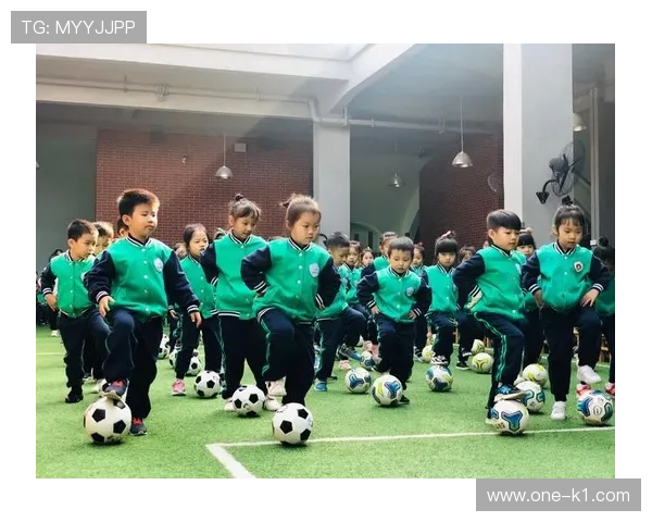 七人制足球规则中每队上场人数及换人次数限制