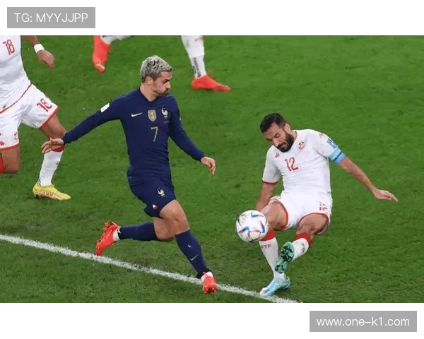 任意球规则：墙距与快速开球的裁判判定要点