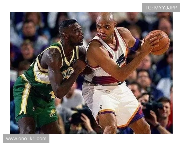 查尔斯·巴克利篮下强攻效率超哈基姆形成篮下统治对决